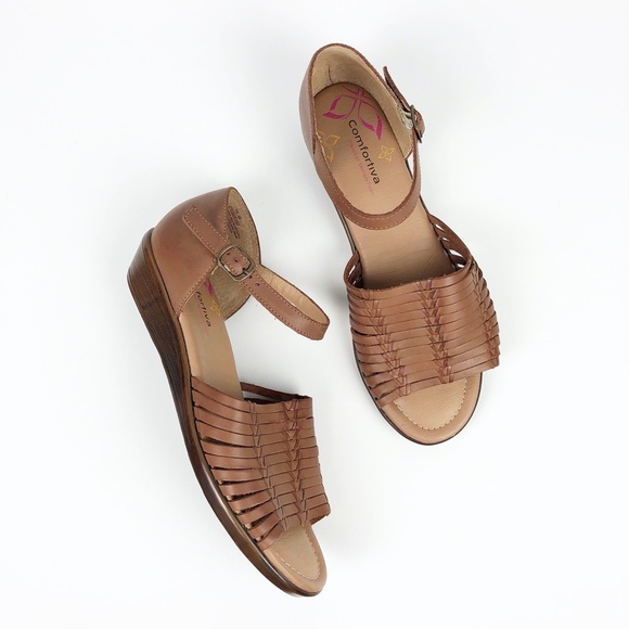 FINAL PRICE-  Comfortiva ‘Fayann’ Huarache Sandal Sz 10W - Picture 1 of 13
